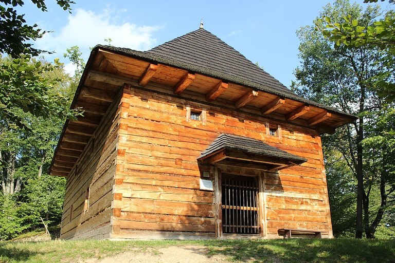 Bohoslužba ve Valašském muzeu v přírodě a zrušení bohoslužby 6. 7.